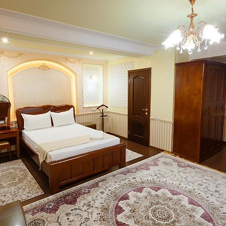 Salut Hotel Алматы Экстерьер фото