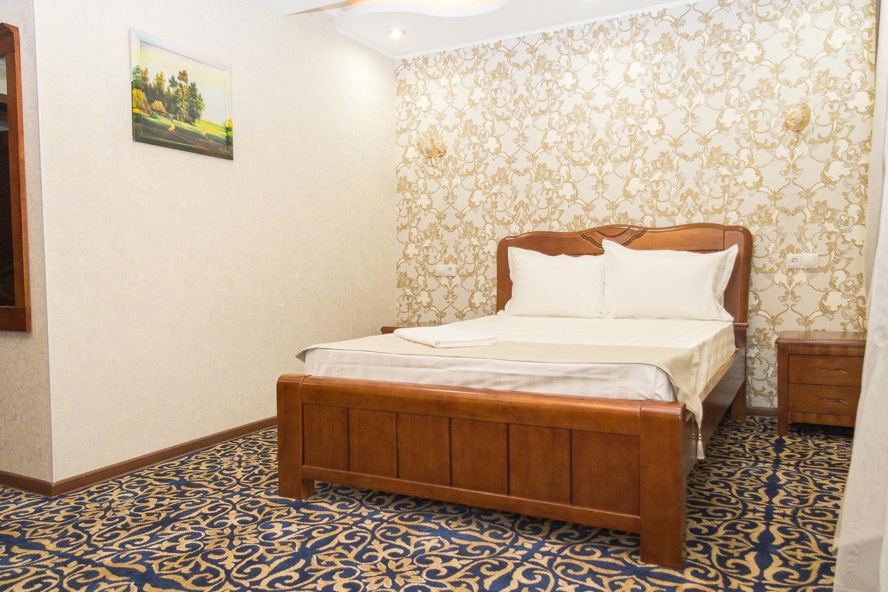 Salut Hotel Алматы Экстерьер фото