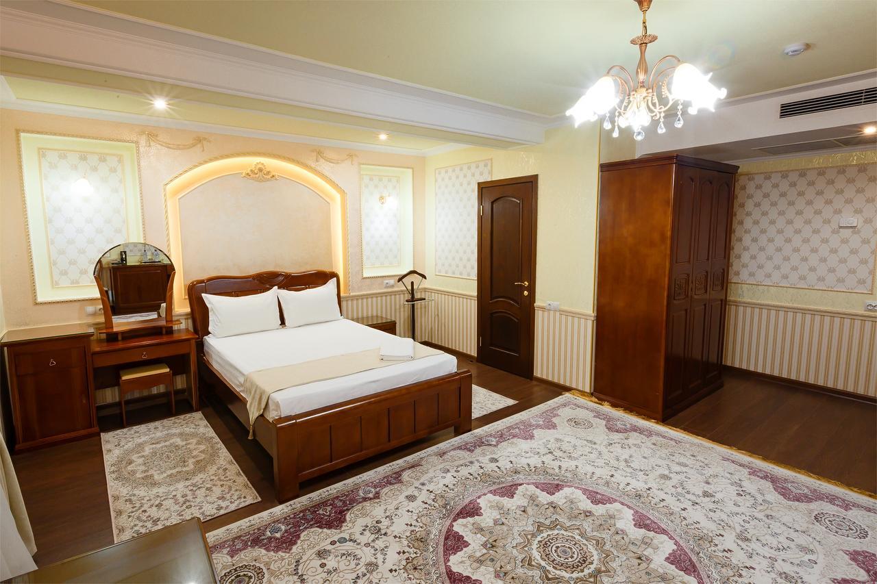 Salut Hotel Алматы Экстерьер фото