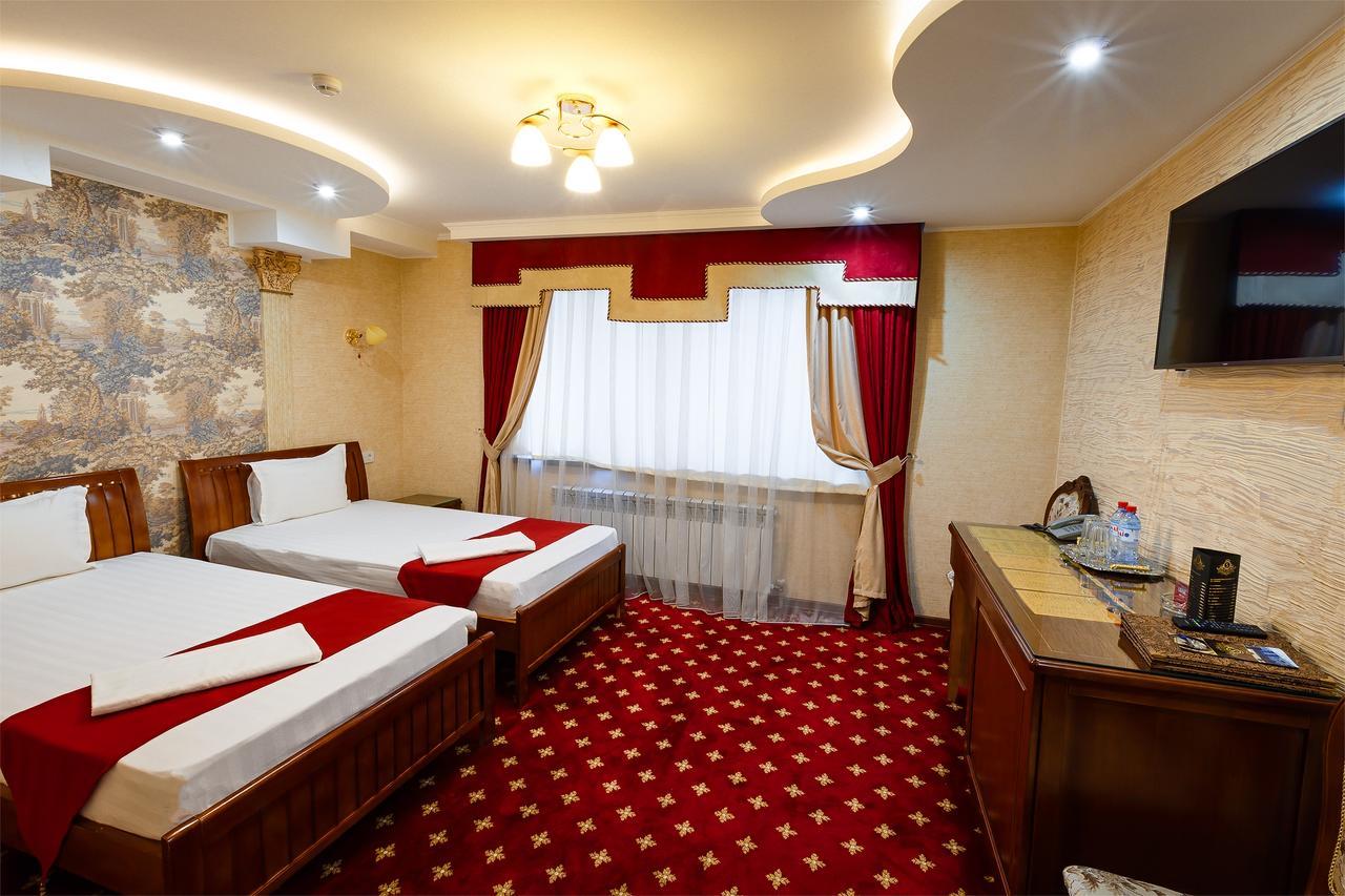 Salut Hotel Алматы Экстерьер фото